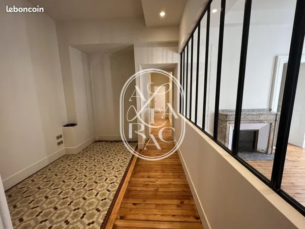 Bureaux 77 m²