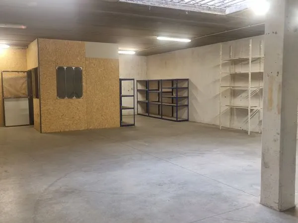 Local d’activité et entrepôt Location Brignais  140m² 760€