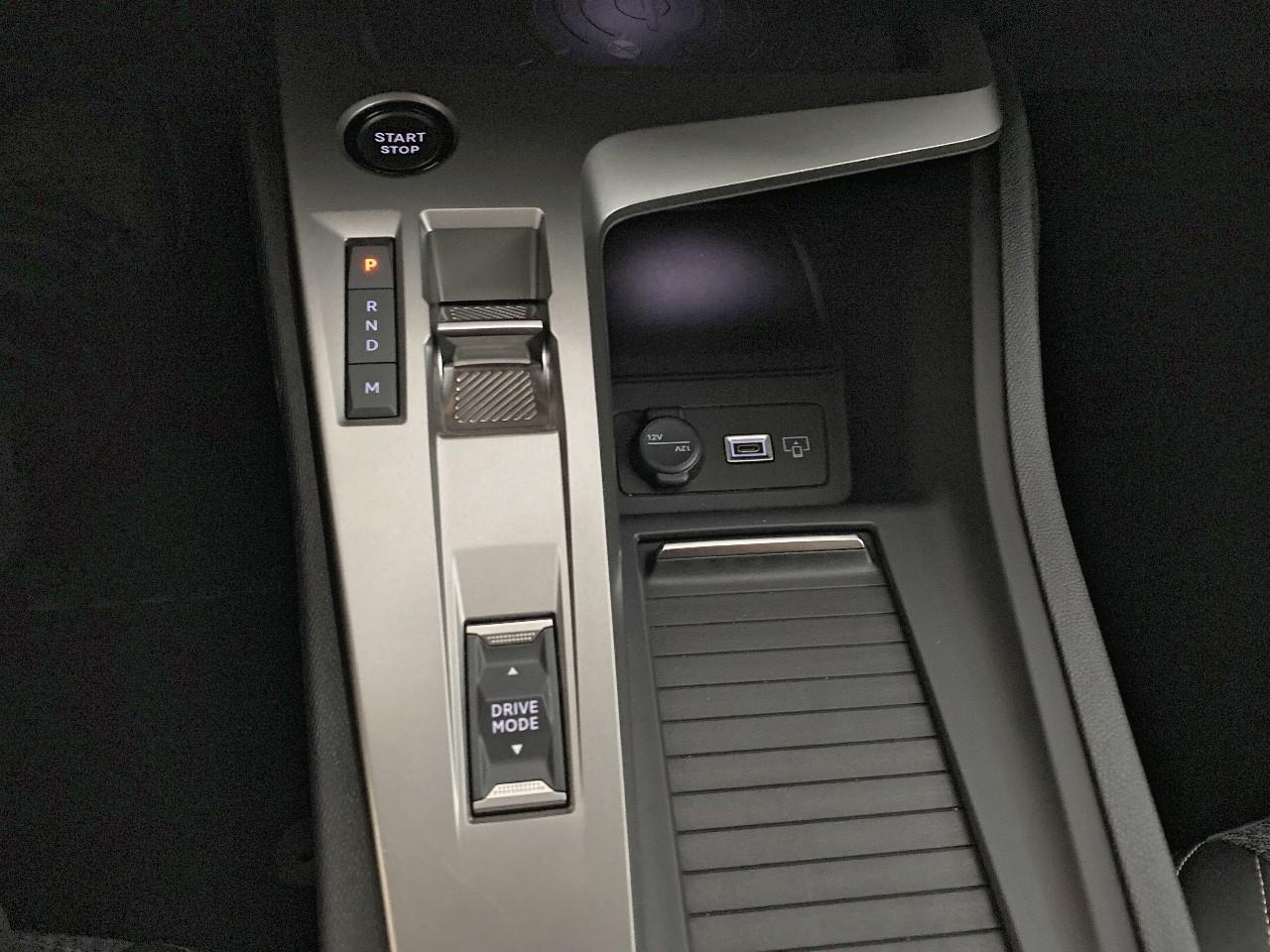 Peugeot 308 hybrid 145 e-dcs6 allure — photo 17