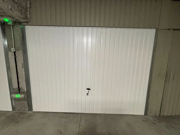 Garage fermé en sous-sol ? Lyon 8 Grange Blanche
