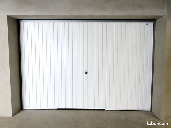 Parking/box 1 pièce 13 m²
