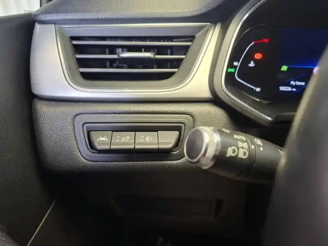 Renault Captur blue dci 115 edc — photo 29