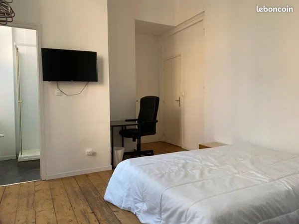 Chambre 9 pièces 13 m²