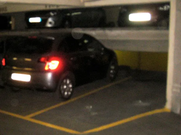 Place moto (parking sécurisé et couvert avec gardien) - 50m de Marx Dormoy