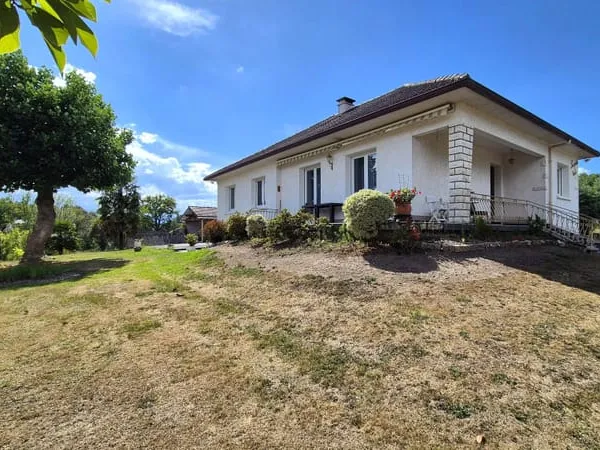 ARROS-DE-NAY, A VENDRE, Maison de 168,5 m² sur une parcelle de 2063 m²