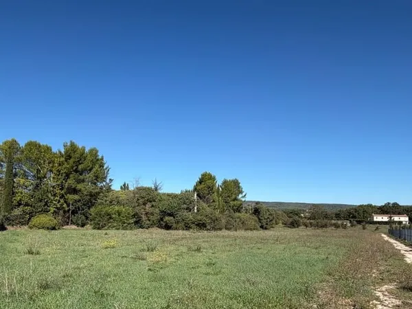 Terrain 650 m²