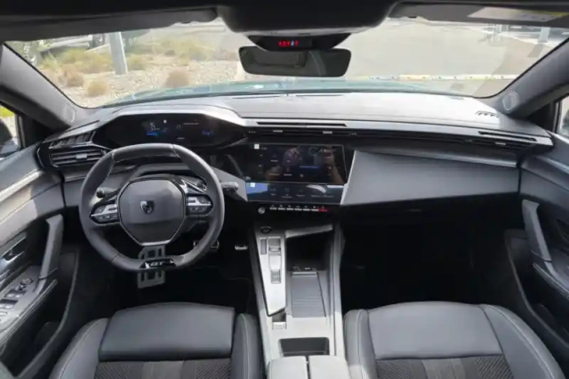 Peugeot 308 electrique 55 kwh 156ch — photo 12