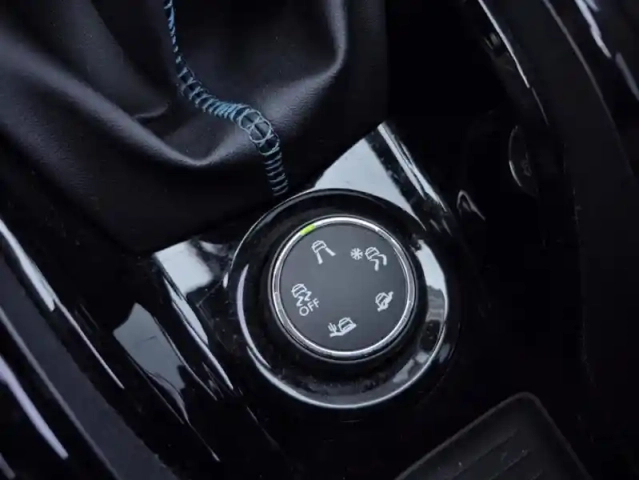 Peugeot 2008 1.2 puretech 110 s&amp;s crossway — photo 10