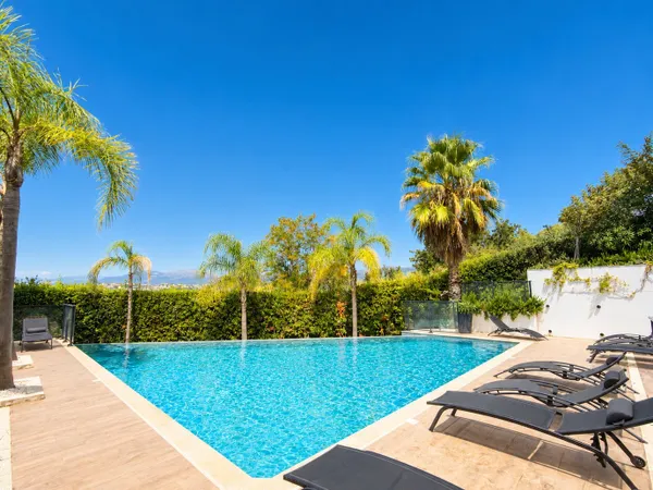 3 PIECES COUP DE COEUR - TERRASSE - PISCINE