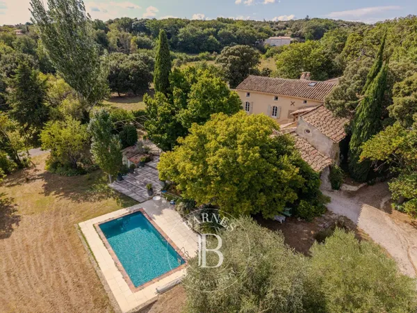Barnes - Ensemble immobilier avec Mas du XVIe siècle - Trois bastidons - Trois cottages - 2 piscines