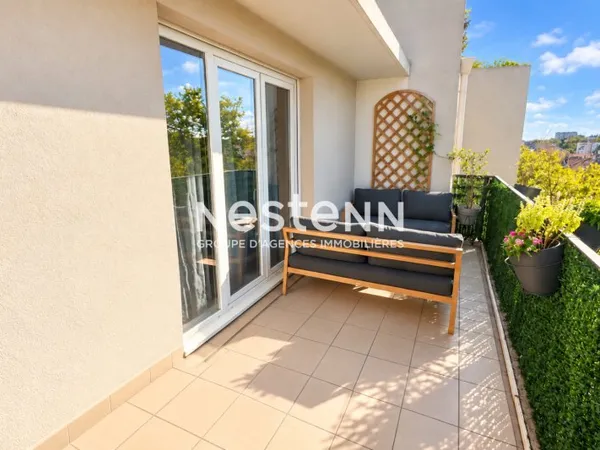 APPARTEMENT T5 TRAVERSANT AVEC DOUBLE BALCON ET GARAGE - VÉNISSIEUX - 94m2 - METRO D - TRAMWAY T4 et