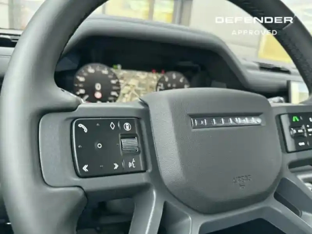 Land Rover Defender 110 2.0 p300e x-dynamic se — photo 11