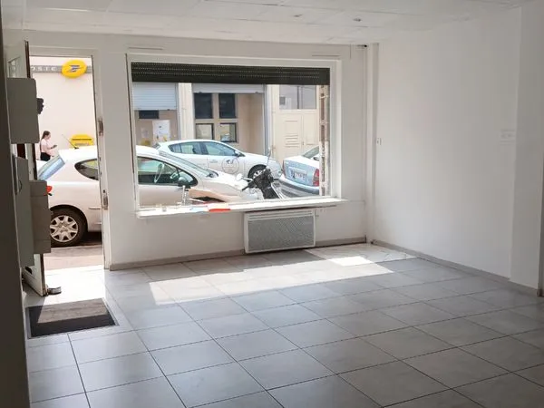 Local rdc avec vitrine