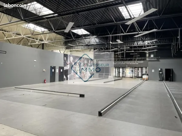 Local commercial 2 869 m²