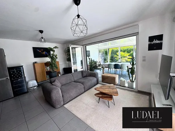 Vends maison - 100 m² - 5 pièces, 3 chambres - Mions 69780