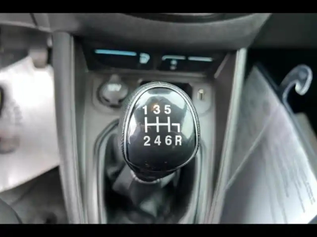 Ford Transit Courier 1.5 tdci 75ch stop&amp;start trend business — photo 15