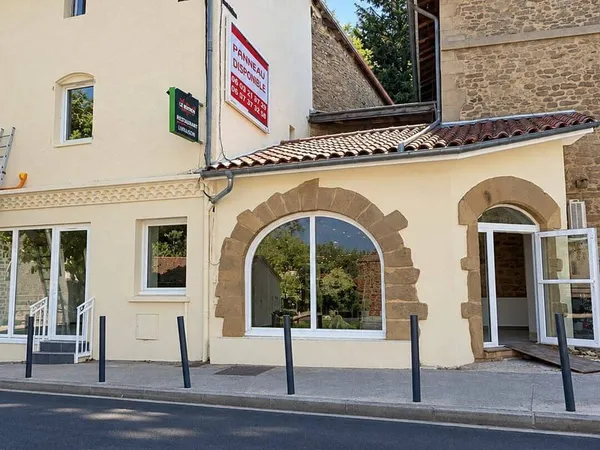 Local commercial 1 pièce 100 m²