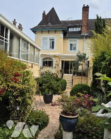 Maison 7 pièces 230 m²