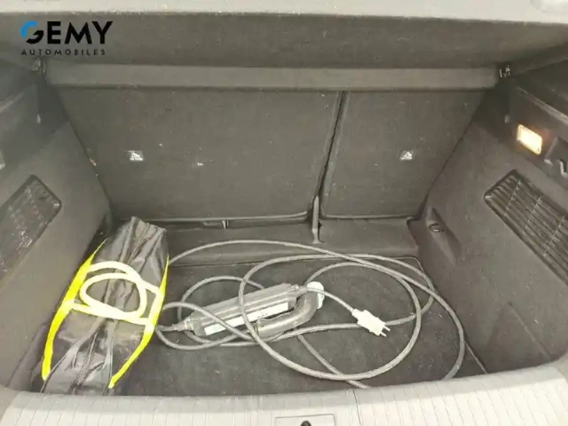 Renault Megane e-tech ev40 130ch standard charge — photo 6