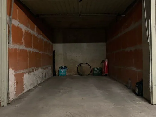 Garage à louer longue durée Lyon Valmy