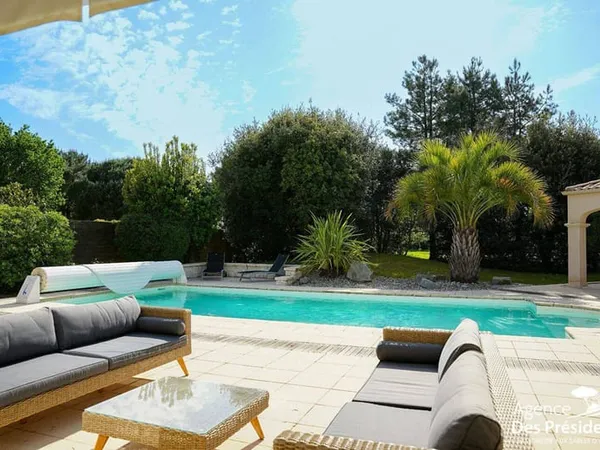 Maison de plain-pied 8 pièces 234 m²