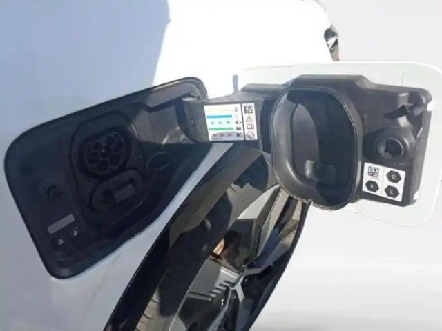 Renault Megane e-tech electric ev60 220ch techno super charge -b — photo 10