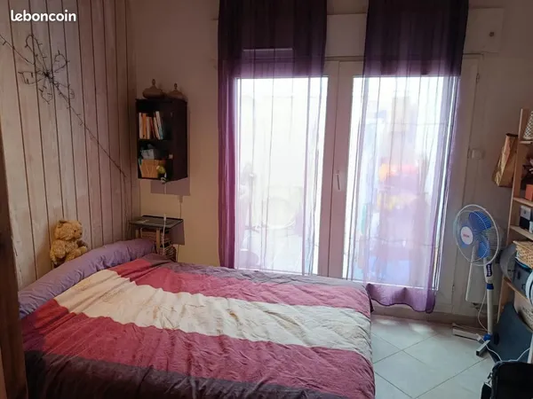 Grande chambre à louer à l année avec vérandas et mezzanine