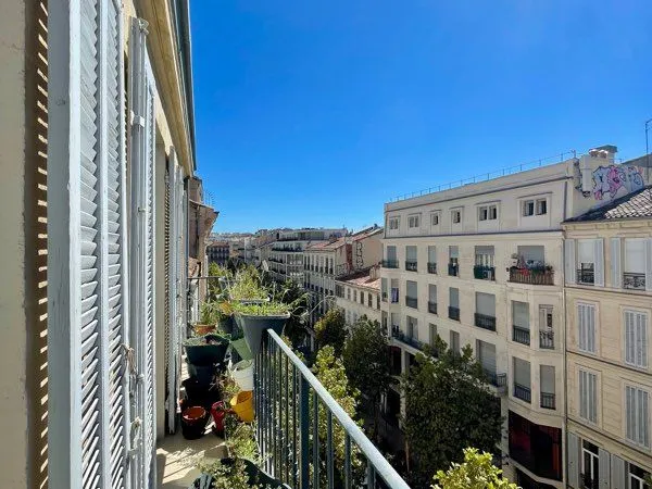 T4 marseillais traversant proche place Castellane