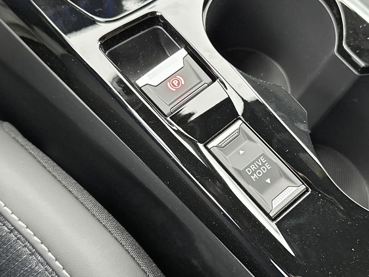 Peugeot 2008 hybrid 110 e-dcs6 allure — photo 30
