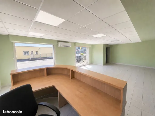 Local commercial 440 m² Forcalqueiret