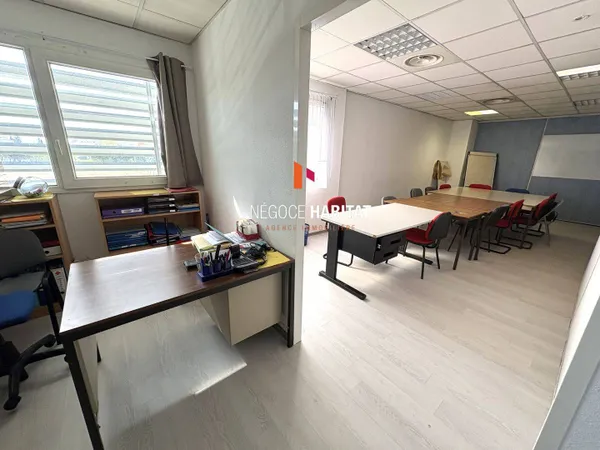 Local professionnel 143 m²