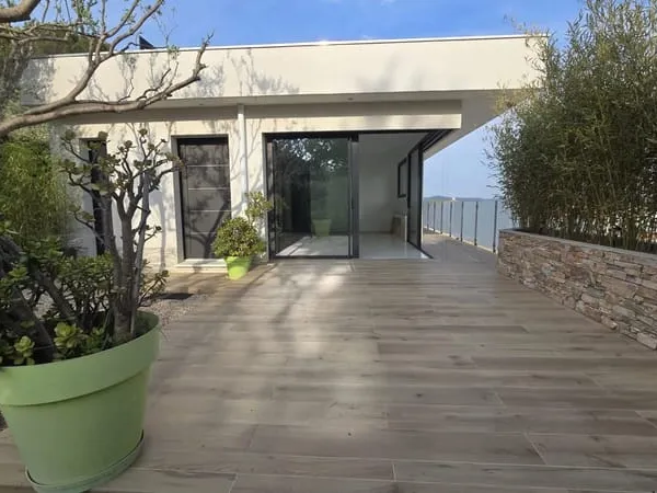 VILLA CONTEMPORAINE D'EXCEPTION - POSITION DOMINANTE & PRESTATIONS DE GRAND STANDING À SOLLIÈS-PONT