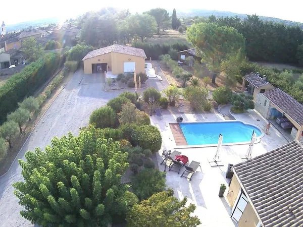 Villa 8 pièces 240 m²
