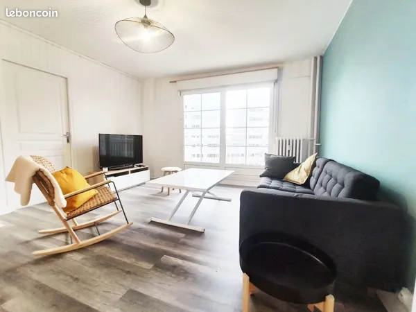 Appartement 5 pièces - 88 m² - Lille (2 minutes du Metro Grand Palais) - 5ème étage avec ascenseur