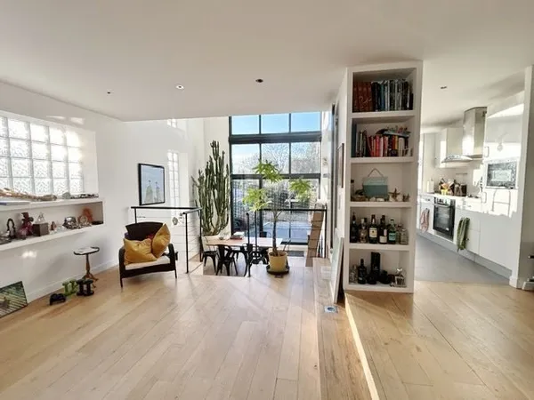 Duplex avec terrasse, jardin et parking en plein centre de Rueil