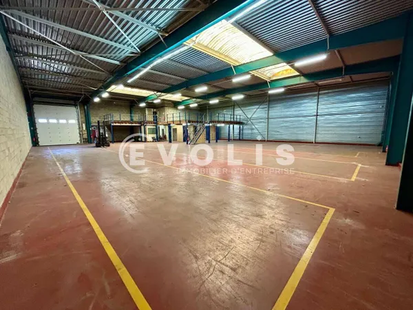Local d'activité 1220 m²