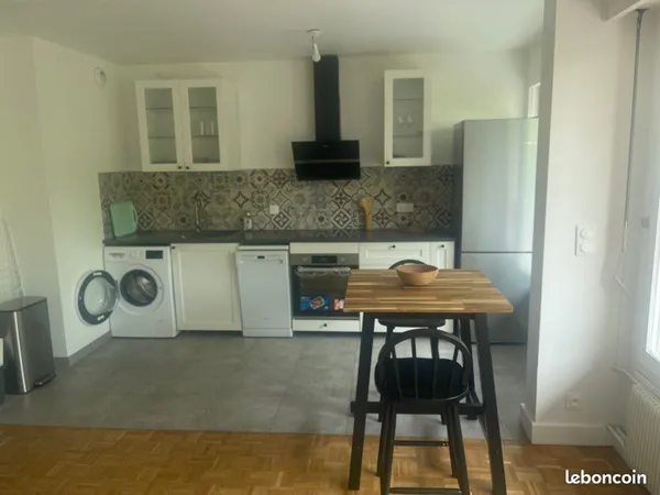 T2 meublé entièrement rénové - 44 m² - Balcon, parking & cave - Antony Pajeaud