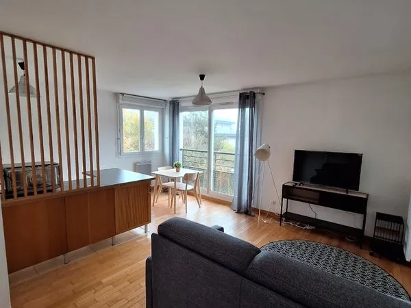 Studio lumineux meublé bussy saint georges