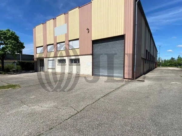 Local d'activité 1250 m²