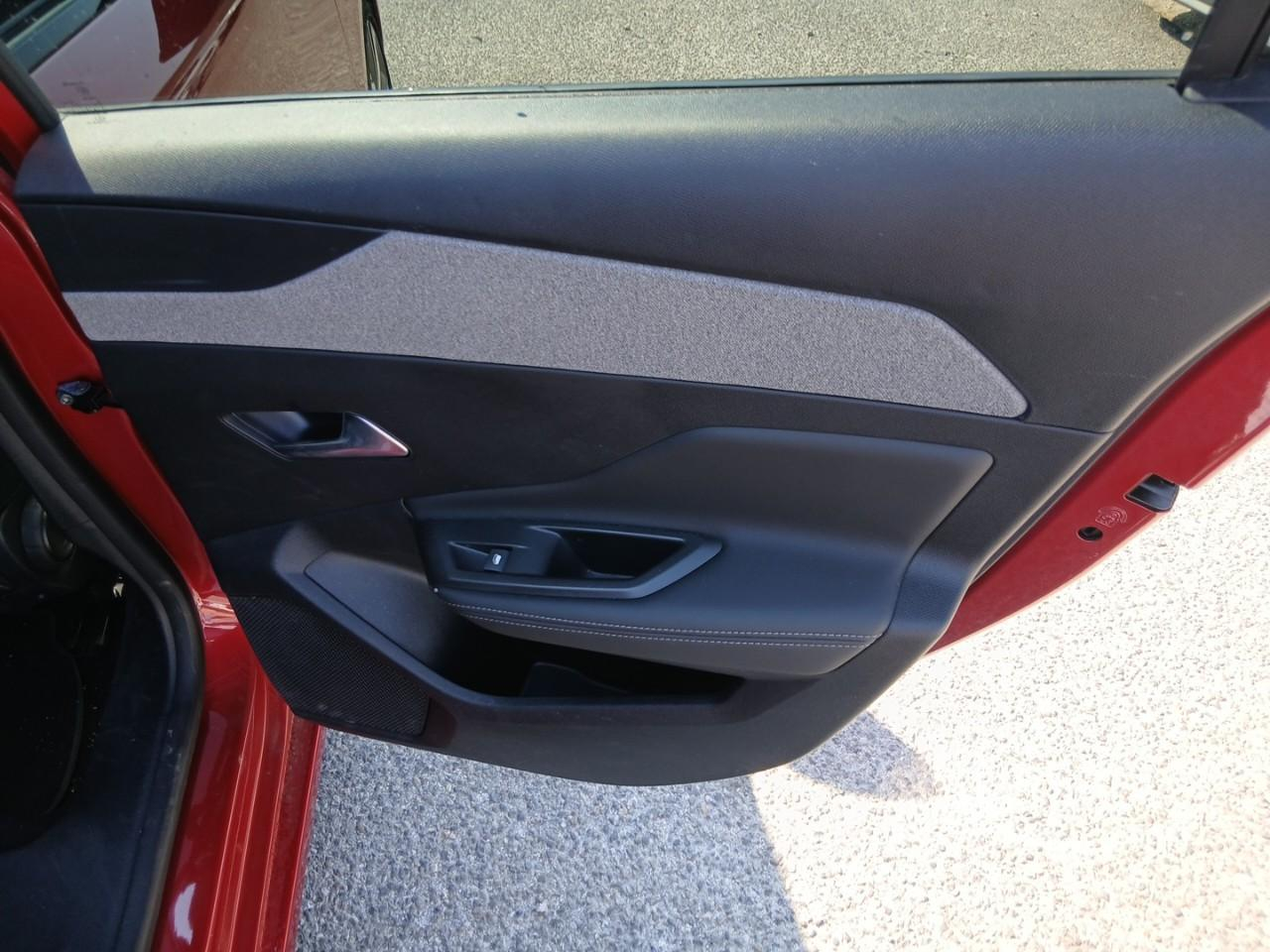 Peugeot 308 puretech 130ch s&s eat8 allure — photo 10