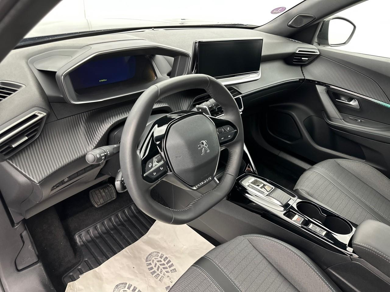 Peugeot 2008 puretech 130 s&s eat8 allure pack — photo 8