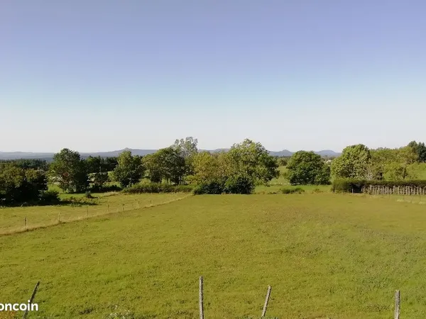 Terrain constructible 2082 m2 Montregard / Haute-Loire (43)