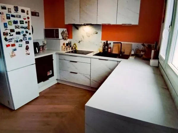 Appartement lumineux de 98 m², 3 chambres, 2 salles d'eau + 1 place de parking