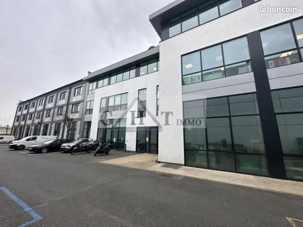 Local industriel 3 292 m²