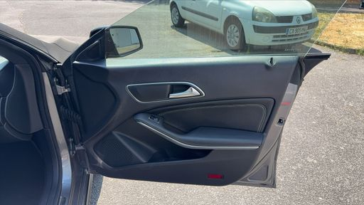 Mercedes Classe CLA 180 122 7G-Tronic - Fascination – 2018 – 74637 km – Essence – Boîte Automatique — photo 25