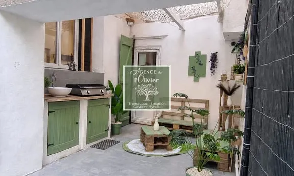 TARASCON - Appartement en RDC de 65 m2 avec cour