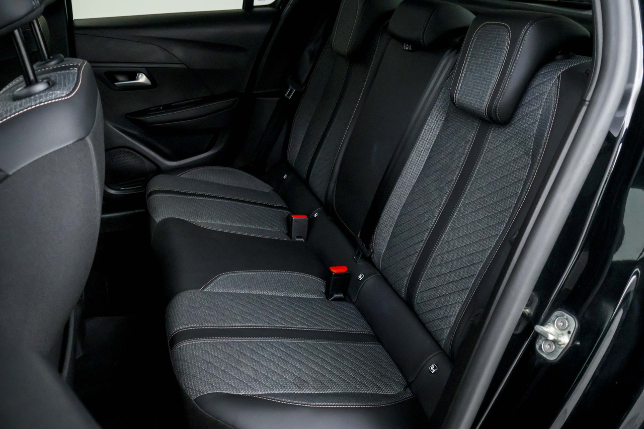 Peugeot 208 — photo 30