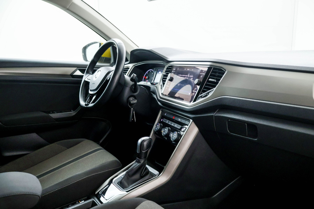 Volkswagen T-Roc — photo 30
