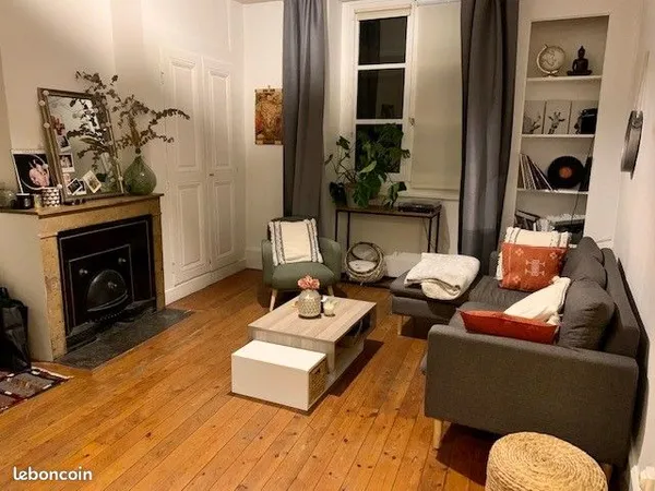 Particulier loue très beau T2 de 55 m2 situé rue Neyret à Lyon 1er