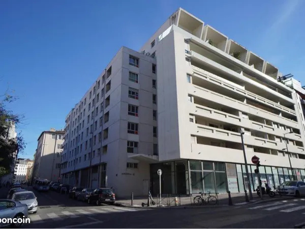 Appartement T3 - 63 m² avec terrasse et parking privatif - Marseille 13002